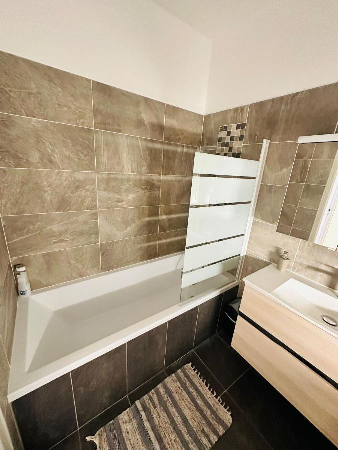Appartement Lumineux Et Spacieux 2 Chambres Avec Parking Gratuit Dans La Rue Perpiñán Exterior foto